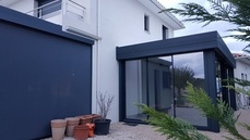 veranda toiture plate a Aix en Provence de Marque TECHNAL fabriquée par nos soins à Velaux.